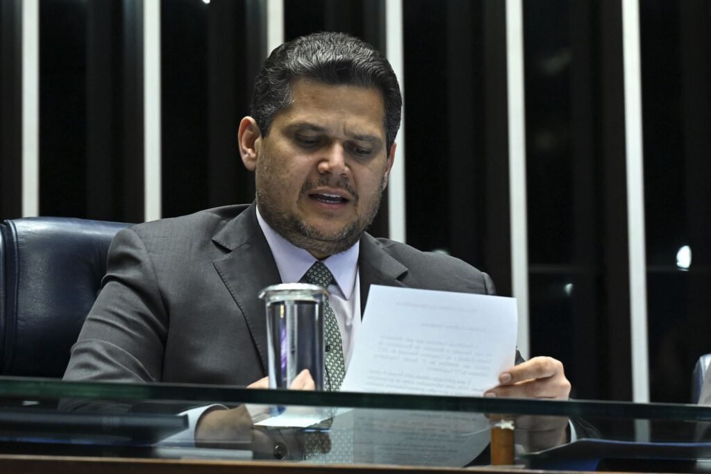 Congresso promulga nova lei de dosimetria de penas após veto de Lula
