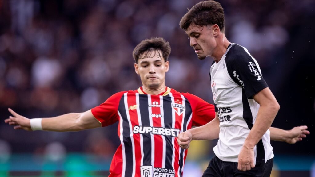 Corinthians e São Paulo se enfrentam em clássico decisivo no Brasileirão