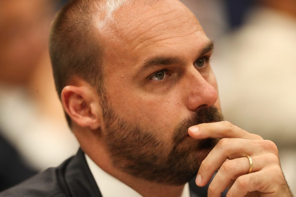 Flávio Bolsonaro critica suspensão da Lei da Dosimetria pelo STF