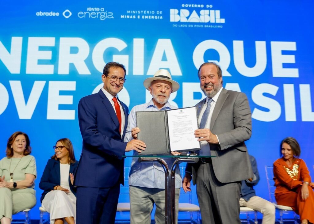 Neoenergia anuncia R$50 bilhões em investimentos com foco em Pernambuco