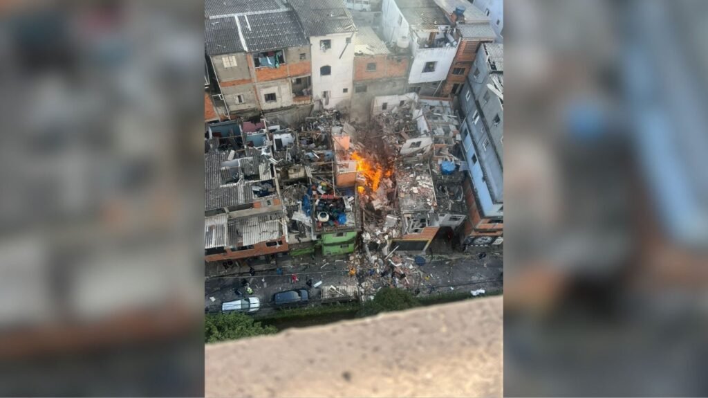 Explosão em prédio na zona oeste de São Paulo provoca incêndio e destruição