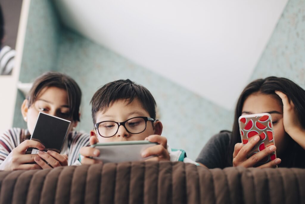 Impacto do uso excessivo de telas na educação de jovens brasileiros