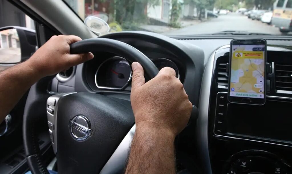 Por que motoristas cancelam corridas em aplicativos de transporte