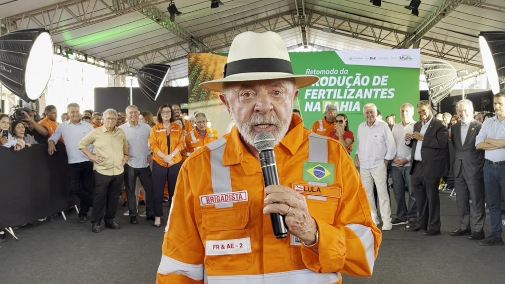 Lula destaca caso de Flávio Bolsonaro como questão policial