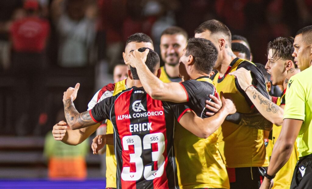 Erick brilha em vitória histórica do Vitória sobre o Flamengo