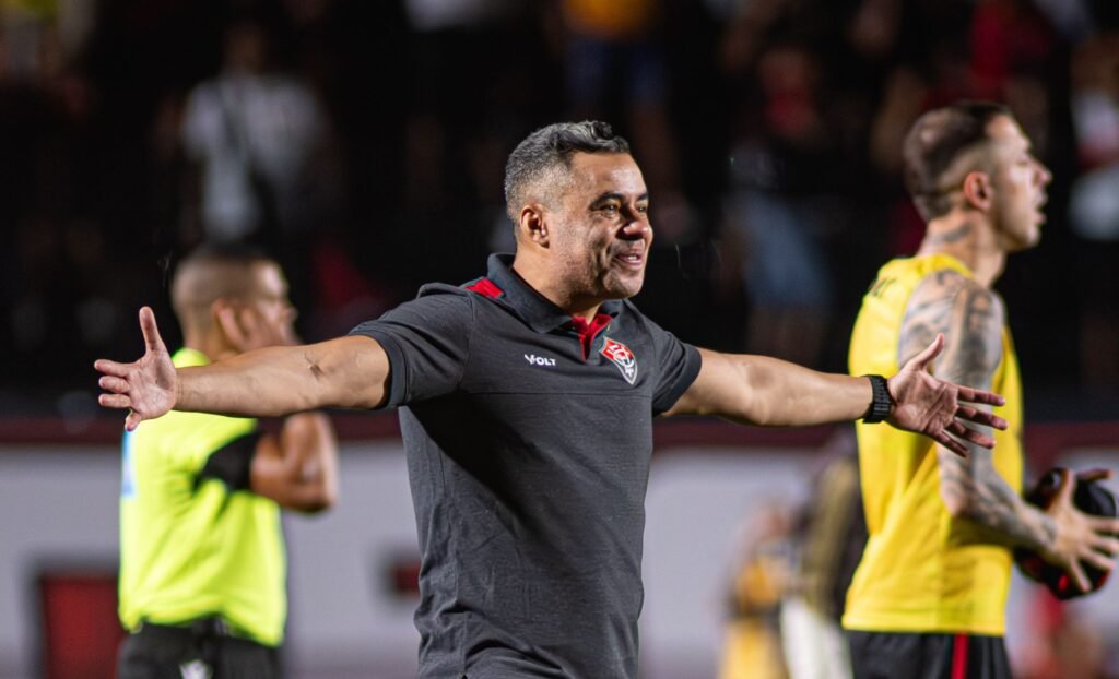 Vitória avança na Copa do Brasil e provoca Bahia após eliminação