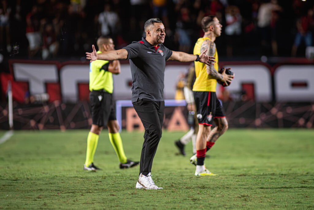 Vitória busca sequência invicta histórica sob comando de Jair Ventura
