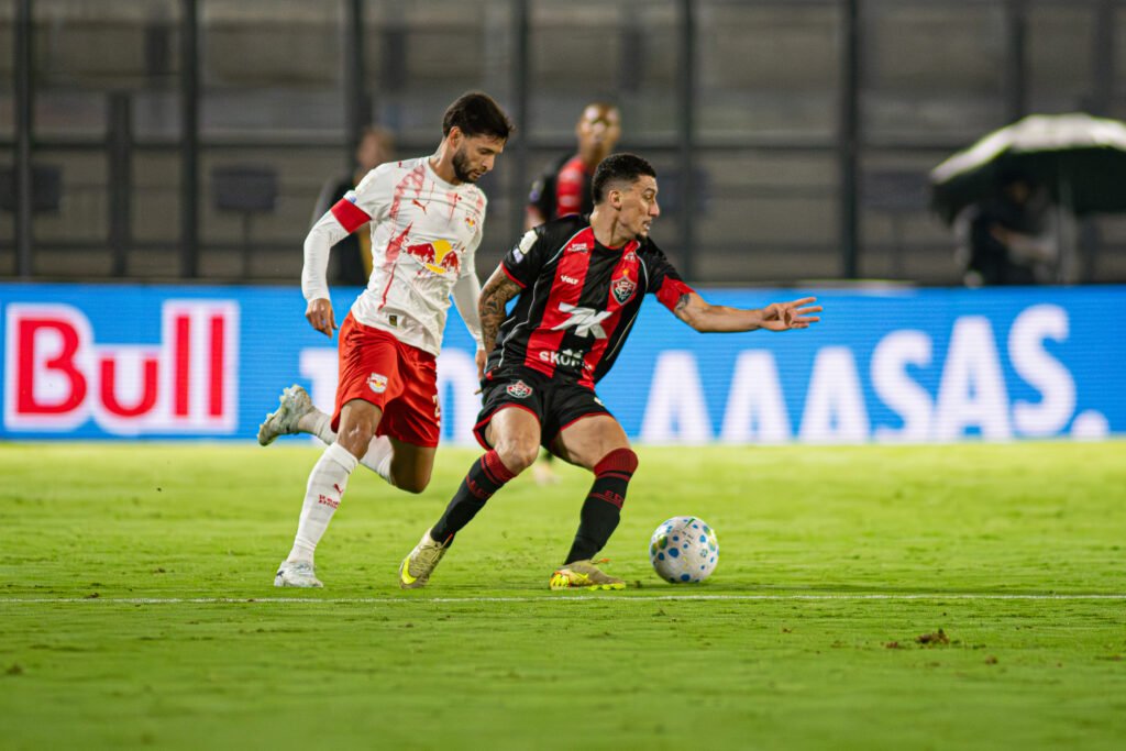 Vitória enfrenta desafios como visitante na Série a