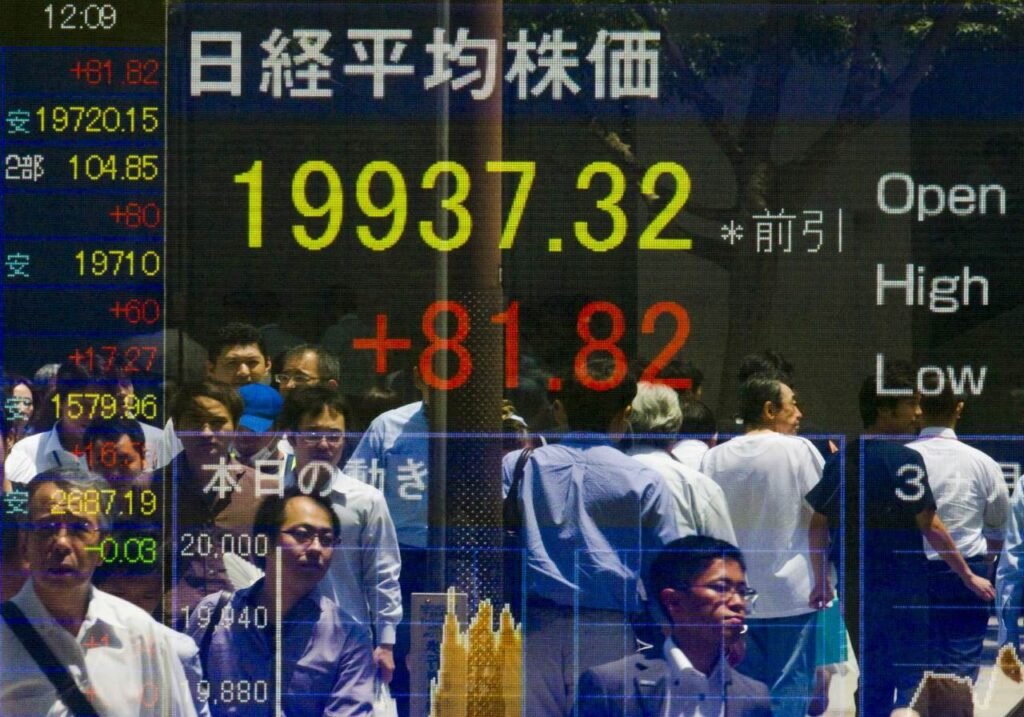 Mercados asiáticos apresentam resultados mistos com influência de Wall Street e petróleo