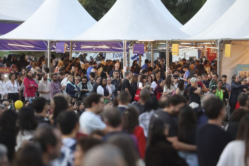 Feira do Livro 2026 em SP reúne autores e atividades culturais