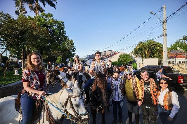 João Campos destaca tradições na Cavalgada à Pedra do Reino