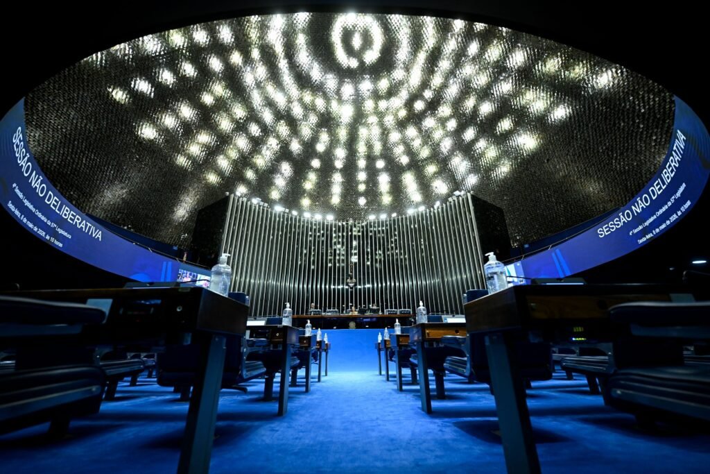 Senado avalia propostas para fim da escala 6x1