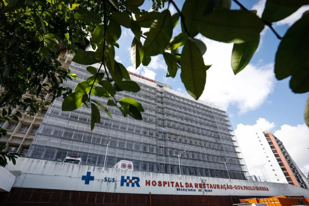 Menino atacado por tubarão em Piedade passa por amputação de perna