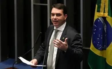 Flávio Bolsonaro busca maioria no Congresso para mudanças constitucionais