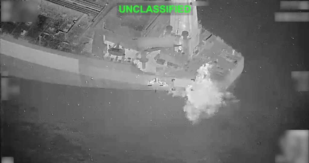 EUA interceptam navio com míssil em rota para porto iraniano