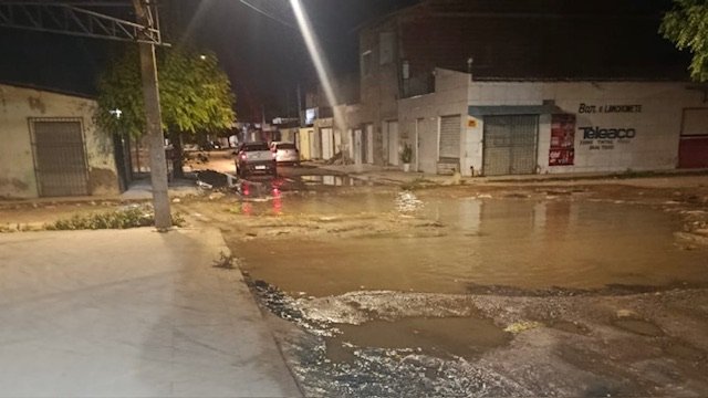 Vazamento de água causa transtornos no bairro Santa Luzia em Petrolina