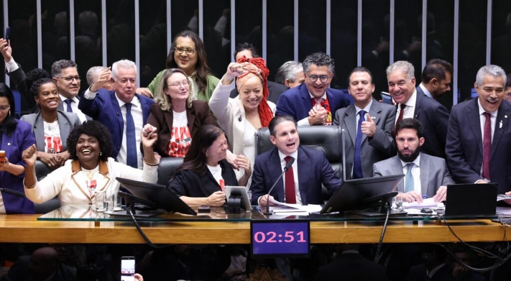 Deputados de Pernambuco apoiam redução da jornada de trabalho