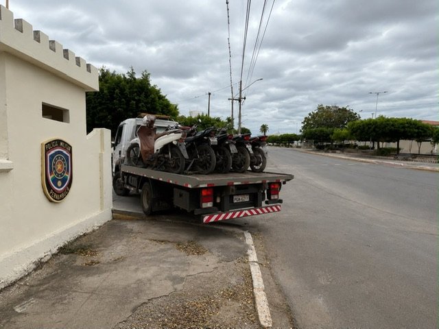 Fiscalização em Cabrobó resulta em apreensão de motocicletas irregulares