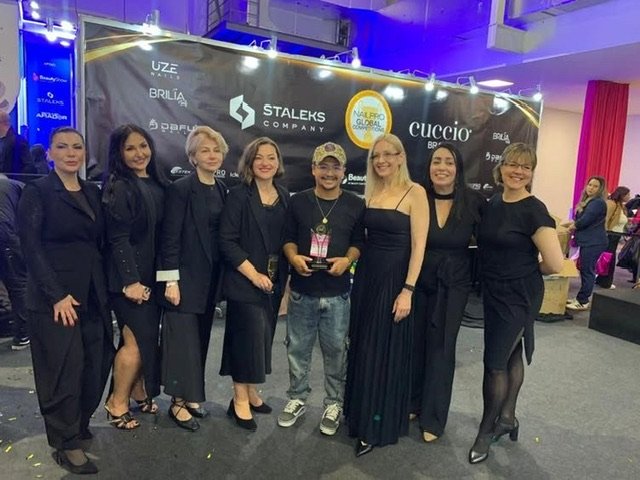 Cabroboense vence campeonato mundial de unhas com arte inspirada no cangaço