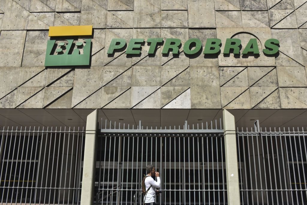 Corrupção em contratos da Petrobras leva à condenação de seis pessoas
