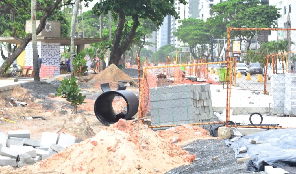 Atraso nas obras da orla de Boa Viagem gera insatisfação