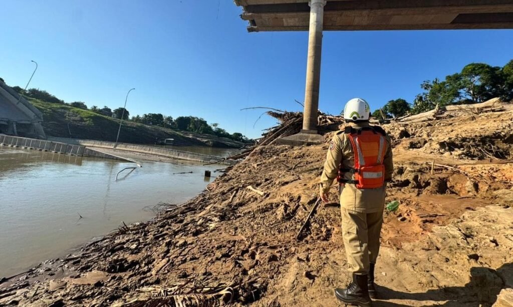 Ponte recém-inaugurada desaba no Acre e deixa quatro feridos
