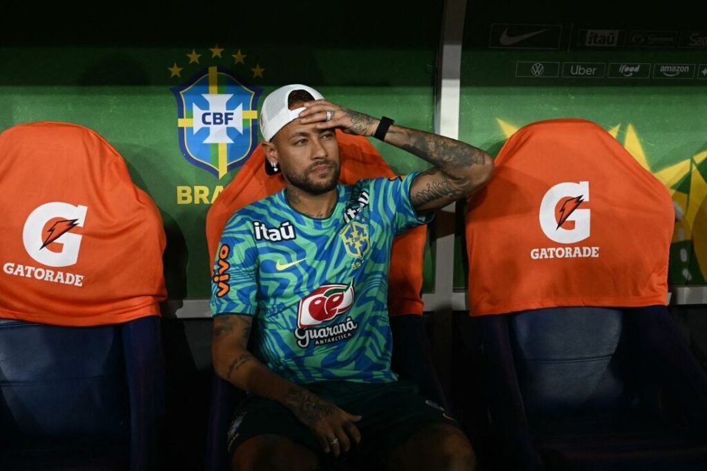 Neymar desfalca estreia do Brasil na Copa por lesão na panturrilha