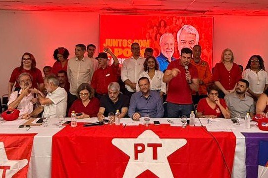Polêmica sobre palanque duplo de Lula em Pernambuco gera tensão no PT
