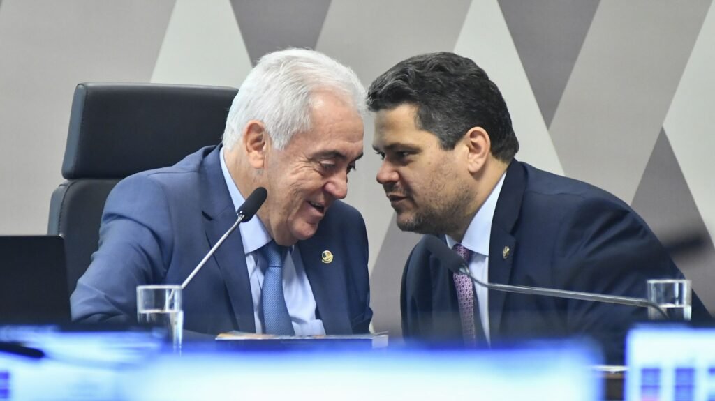 Otto Alencar descarta PEC alternativa sobre escala 6×1 no Senado