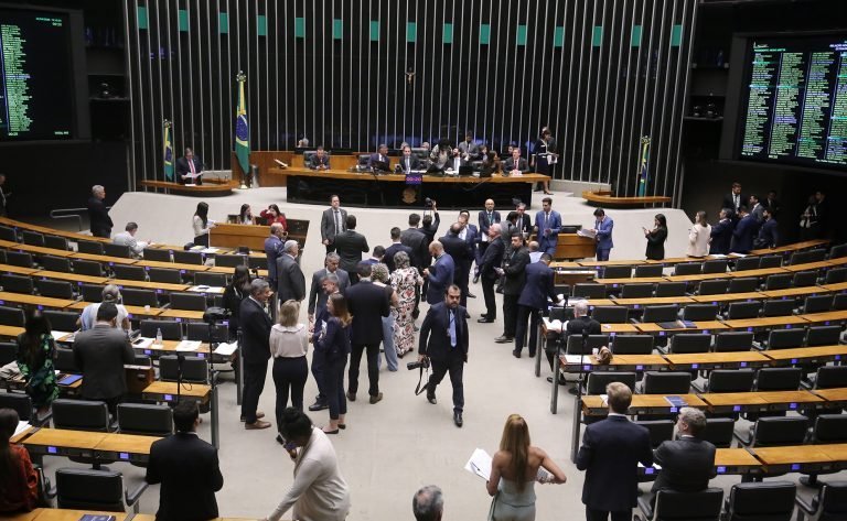 Redução da maioridade penal gera críticas e acende debate sobre segurança pública
