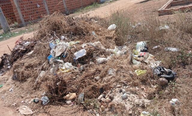Moradores de Cabrobó pedem ação urgente contra entulho e riscos à saúde