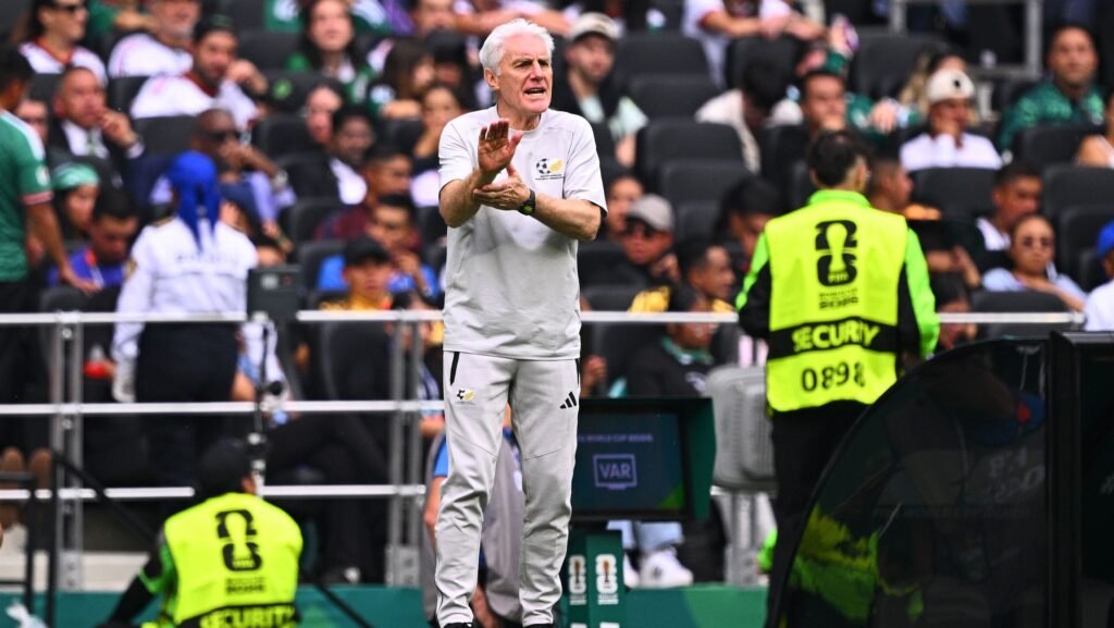 Técnico da África do Sul destaca desempenho apesar de derrota para o México