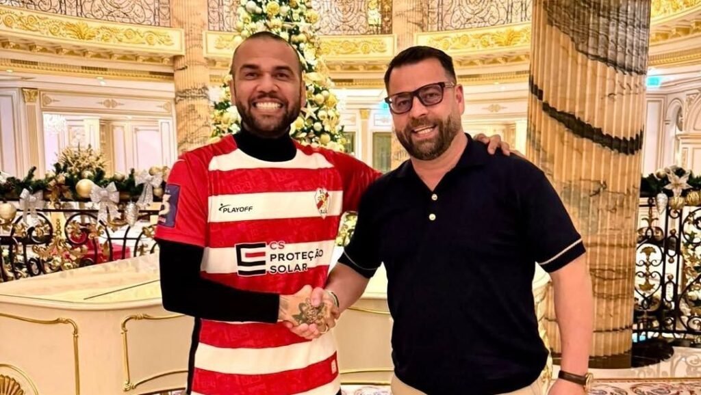 Sandro Raniere assume como técnico em clube de Daniel Alves em Portugal