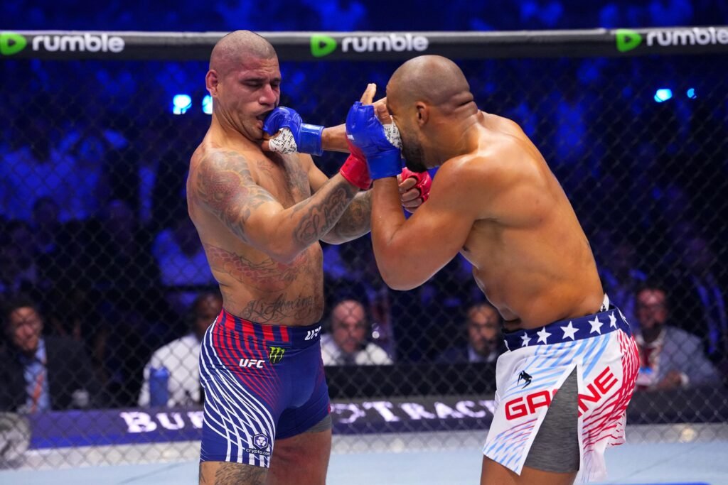 Poatan é derrotado por Cyril Gane em estreia nos pesos-pesados do UFC