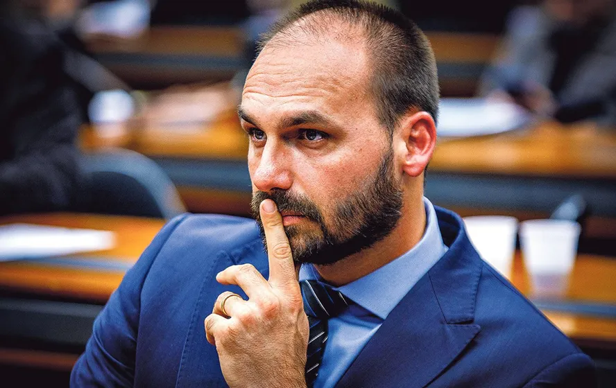 STF condena ex-deputado Eduardo Bolsonaro por coação em processo