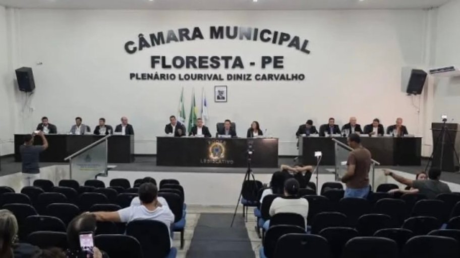 Câmara de Floresta rejeita contas de 2023 da prefeita Rorró Maniçoba