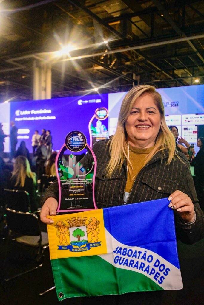 Andréa Medeiros recebe prêmio por liderança feminina em inovação urbana