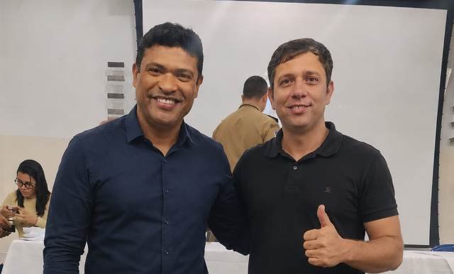 José Torres apoia reeleição de Joel da Harpa e assegura emenda para segurança em Cabrobó