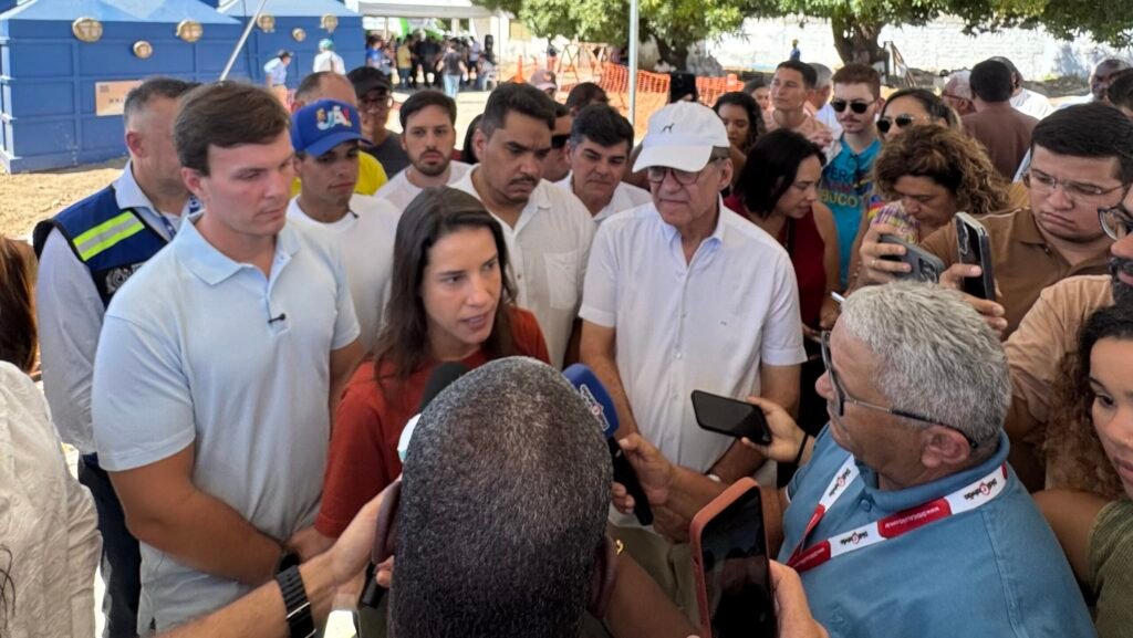 Raquel Lyra evita comentar sobre alianças políticas em coletiva