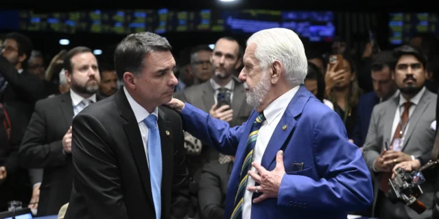 Operação da PF contra Jaques Wagner gera polêmica política
