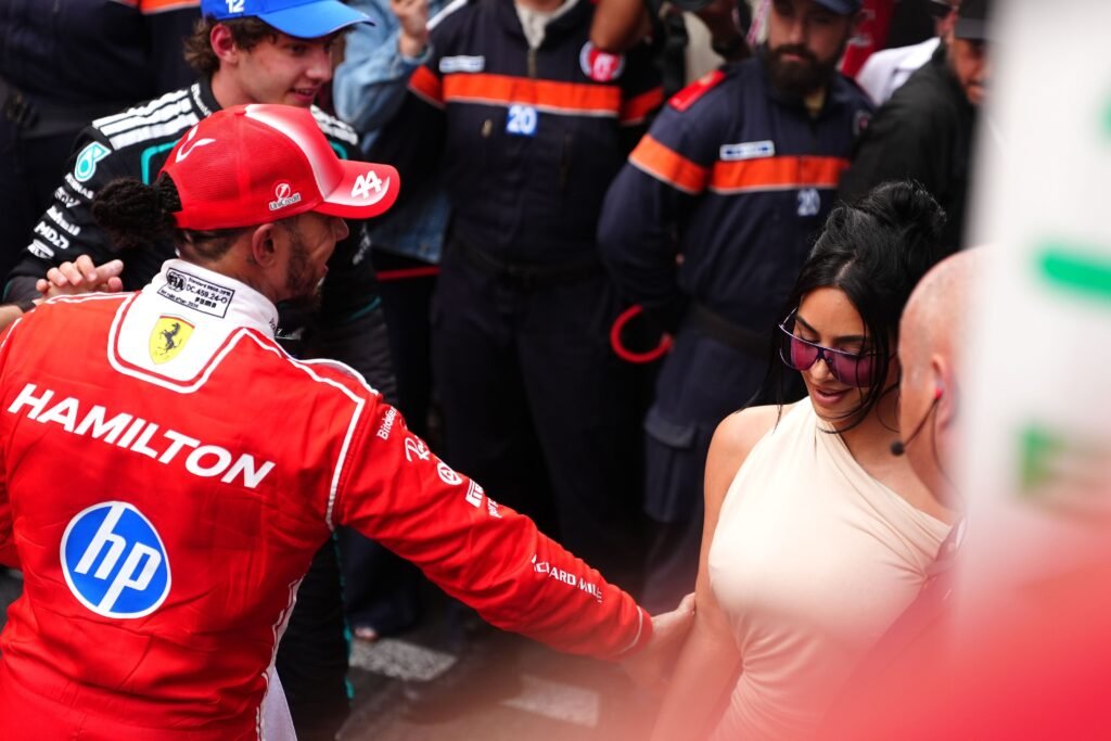 Kim Kardashian e Lewis Hamilton celebram juntos no GP de Mônaco