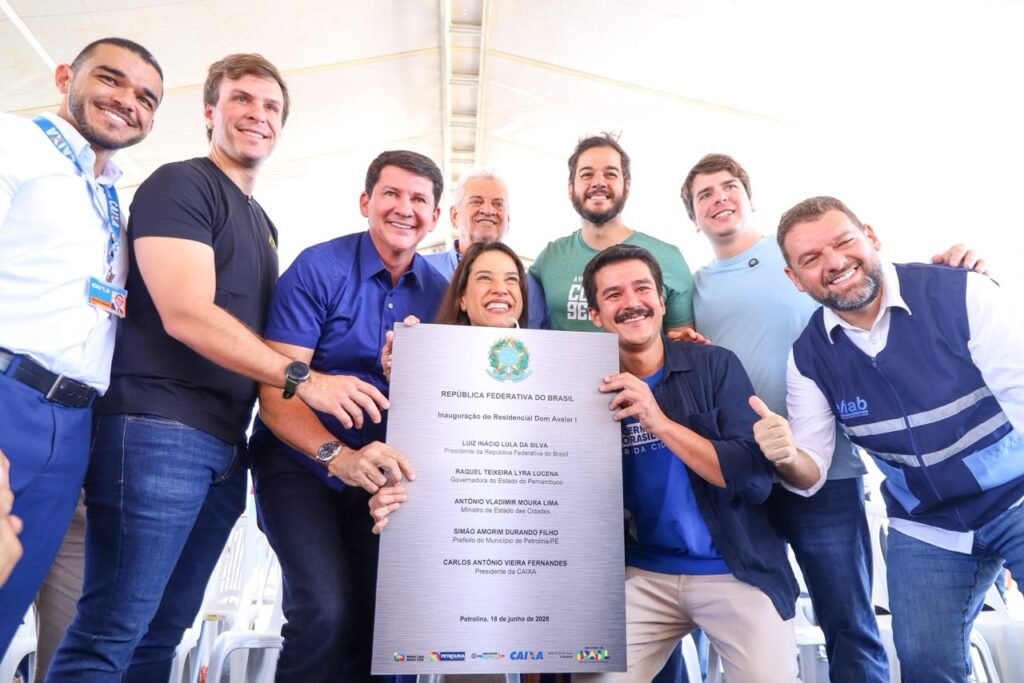 Entrega de 200 moradias em Petrolina realiza sonho de famílias