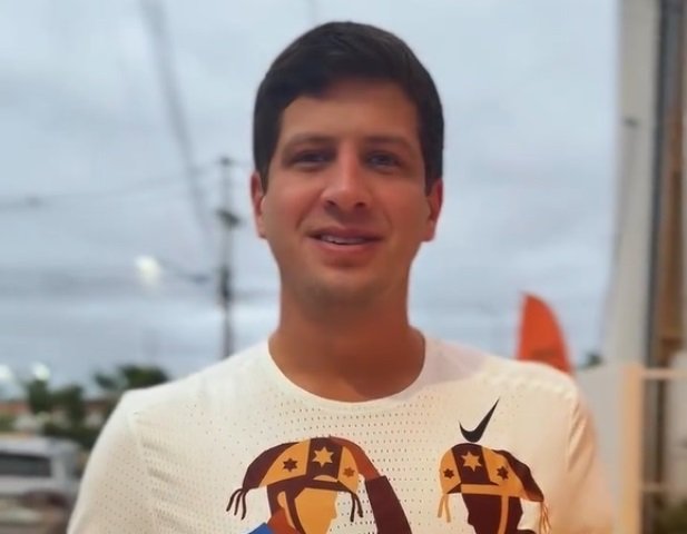 João Campos participa de corrida tradicional em Serra Talhada