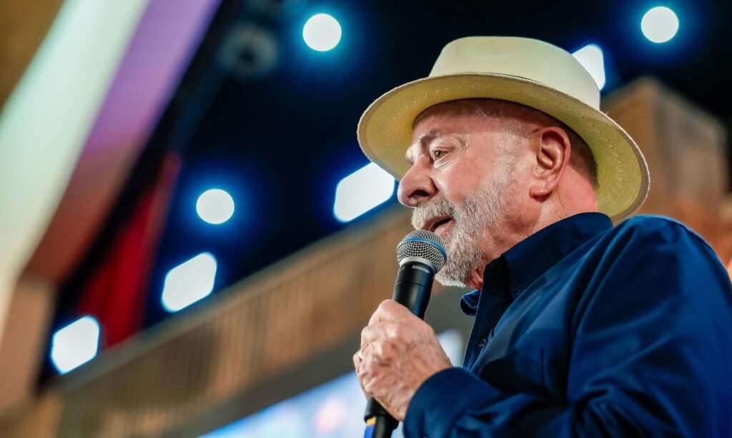 Lula intensifica pré-campanha com visitas e anúncios diários