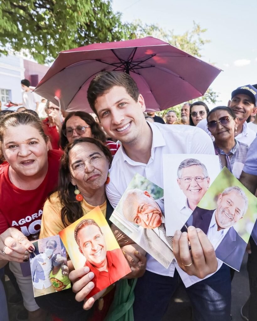 João Campos destaca obras de Lula e critica governadora em visita ao Pajeú