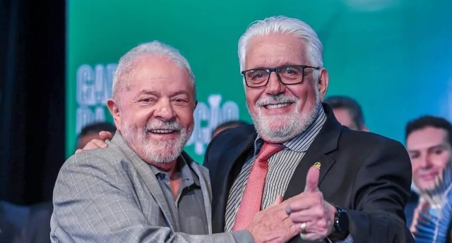 Jaques Wagner renuncia à liderança do governo no Senado