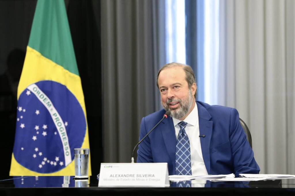 Governo planeja leilão de gás natural com preços reduzidos para 2026
