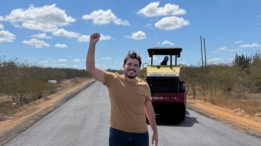Prefeito de Orocó destaca melhorias na estrada do Projeto Brígida