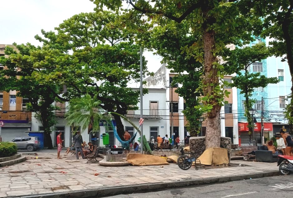 Abandono da Praça Maciel Pinheiro preocupa moradores do Recife