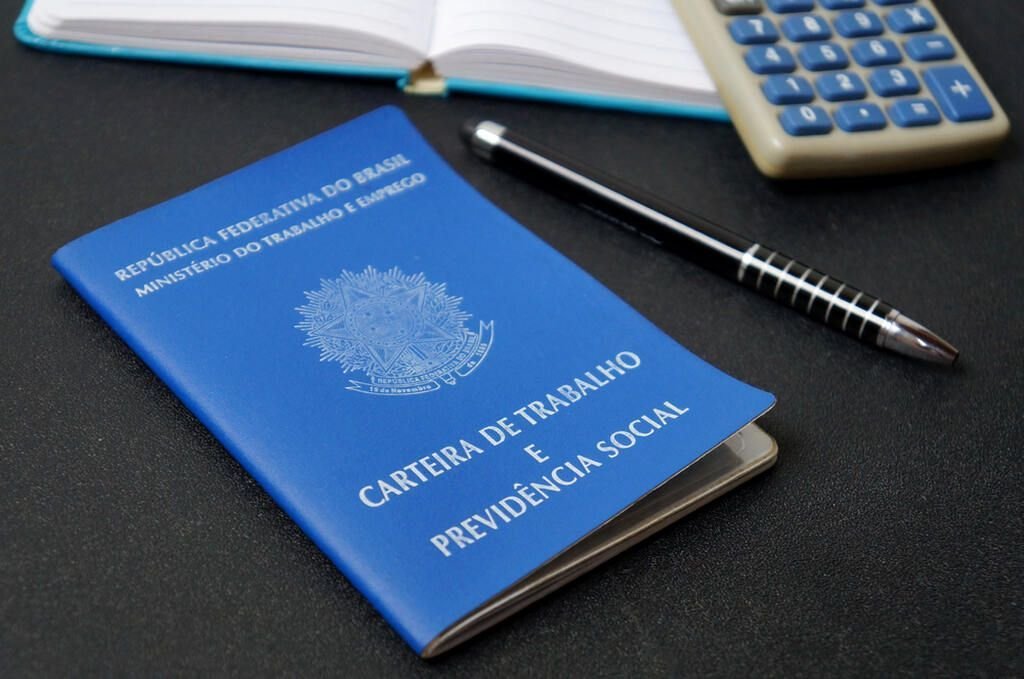 PEC do fim da escala 6x1 enfrenta obstáculos jurídicos, diz juiz